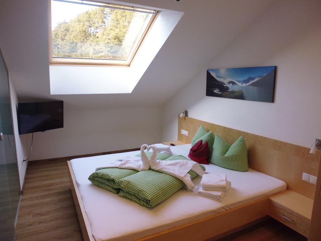 Ferienwohnung Gundolf Christine Arzl im Pitztal Room photo